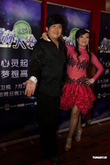 组图：萧蔷“爆奶”劈腿练舞 与蔡妍火拼身材