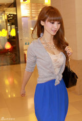 组图：柳岩透视蕾丝小秀性感 主持拍戏连轴转