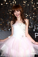 幻灯组图：梁文音现身时尚派对 安心亚公主造型抢眼