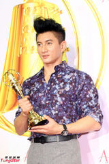 组图：吴奇隆亮相台湾金钟奖 将担任颁奖嘉宾