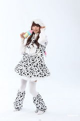 组图：许雅涵新歌挑战舞技 女仆装化身可爱洛丽塔