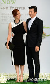 组图：李秉宪李珉廷大婚甜蜜互送吻 群星道贺