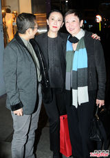 组图：刘嘉玲与好友聚餐 施南生俞琤言谈甚欢