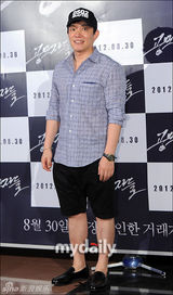 组图：SHINeeEXO等出席韩片《走私贩》VIP首映