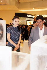 组图：张雨绮亮相活动展大秀玉腿不畏寒