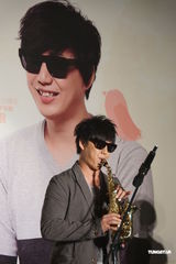 组图：萧煌奇出道10年开唱 预告大秀舞技