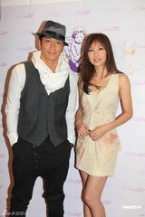 高清图：吴卓羲避谈张馨予 再与徐子珊情侣档代言