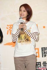 组图：潘玮柏杨丞琳自称闺蜜不会生情