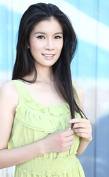 组图：《营盘镇警事》警花王笛俏丽写真曝光