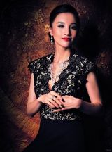 组图：章龄之珠宝写真尽显奢华哥特风