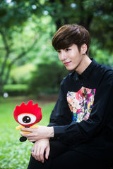 高清组图：独家对话韩国摇滚花美男鲁敏宇