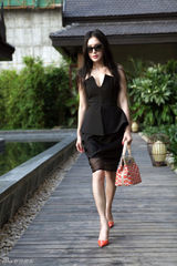 组图：秦岚热带风情街拍 优雅自然流露知性美