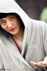 组图：《失恋33天》后郭京飞化身温暖男