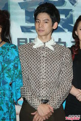 组图：苏有朋回台演警察 自嘲像大叔