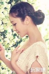 组图：周菲拍杂志再树新形象 展现时尚熟女范儿 