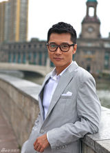 组图：张丹峰夏日清新写真斯文儒雅