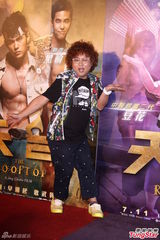 组图：周杰伦《天台》邀曾志伟纳豆柯有伦宣传