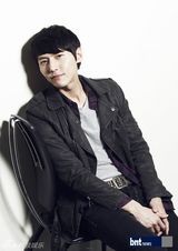 组图：韩国艺人宋在熙拍写真展现多面魅力