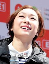 组图：韩花样滑冰公主金妍儿会粉丝展笑颜