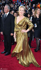 高清组图：奥斯卡红毯梅丽尔-斯特里普金色礼服霸气
