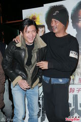 组图：谢霆锋否认豪宅赠前妻 新年与两子聚天伦