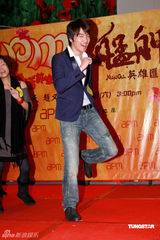 幻灯图：《艋舺》香港宣传 阮经天赵又廷狂舞