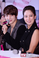 高清组图：金在中宋智孝宣传新片《豺狼来了》