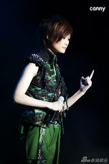 组图：李宇春生日策划 七年生日Live的六种色彩