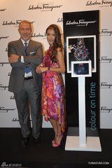 高清组图：谢婷婷红色碎花裙现身时尚活动