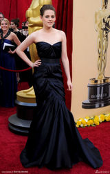 高清组图：克丽斯汀-斯图尔特秀长裙温柔妩媚