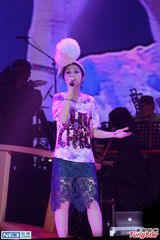 组图：杨千嬅携三后辈开唱 丁子高携儿子捧场