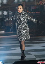 组图：汪明荃香港开唱 造型多变火辣优雅