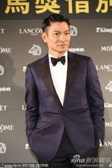 组图：金马奖闭幕庆功酒会获奖者开心亮相