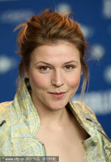 幻灯图集：《强盗》柏林记者会 男女主角拥吻抢镜