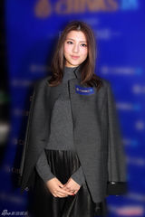 组图：吴千语时尚装扮亮相未接受访问