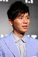 高清组图：李晨袁泉出席某新店开幕暨新品发布