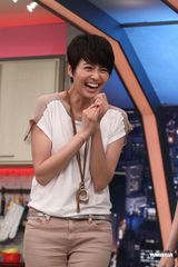 组图：梁咏琪婚后厨艺涨 自曝为老公学包饺子