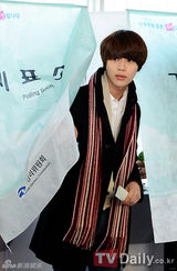 组图：众韩星积极参与总统票选 晒个性认证照