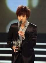 幻灯图集：付辛博获华鼎殊荣 呼吁年轻人投身公益 