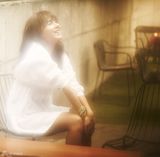 组图：蔡妍中文新歌首播 白裙知性眼波流转