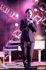 组图：严爵飚高音 与潘玮柏卢广仲接力开唱