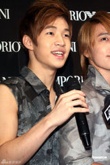 高清组图：SJ-M八缺一现身台湾 引发歌迷混乱