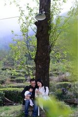 组图：赵子琪路金波拍温馨亲子照 女儿萌态出镜