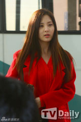 组图：少时成员亮相机场 徐贤火红孝渊粉嫩