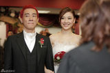 高清图集：陈小春迎娶应采儿 新娘戏称像“裸婚”