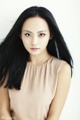 组图：张嘉倪拍清新写真 雨后美女成宅男新宠