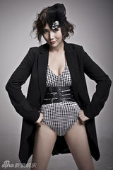 幻灯图集：阿朵登封面唱情歌 诠释秋冬时尚