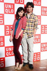 组图：陈柏霖携手陈意涵亮相代言清新时尚