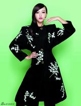 组图：唐嫣登《橘子》杂志封面 引领早秋时尚风