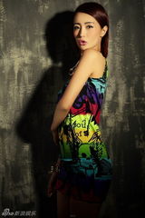 组图：韩晓迷幻炫彩大片 展现力与美的碰撞